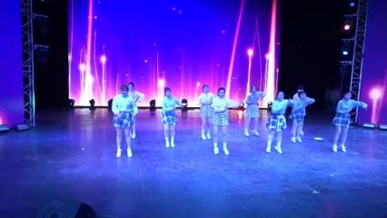 合肥安轻职业学校2017年元旦汇演 8大合唱(青春舞曲)