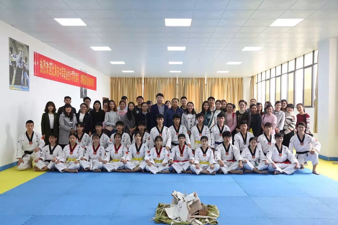 北海市中等职业技术学校到南宁市第六职业技术学校参观考察